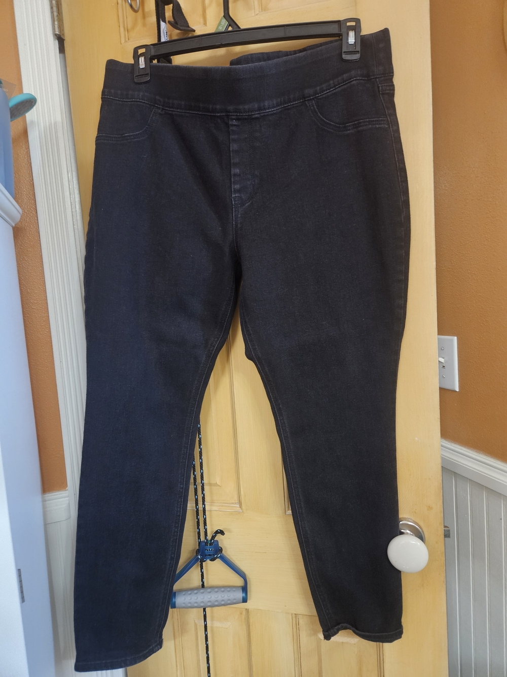 Old Navy Women's Skinny Jeans in Black Wash - Petite